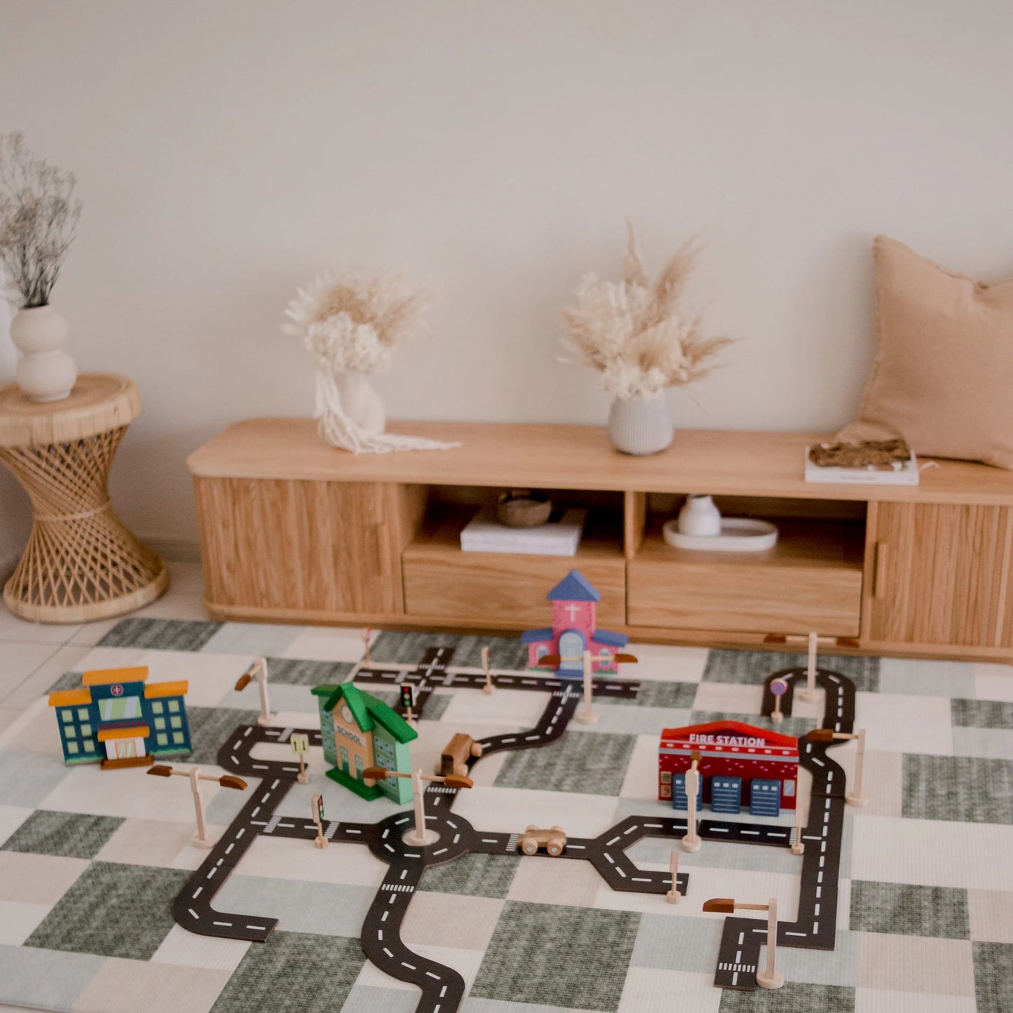 QToys Australia (USA) Road Play Set